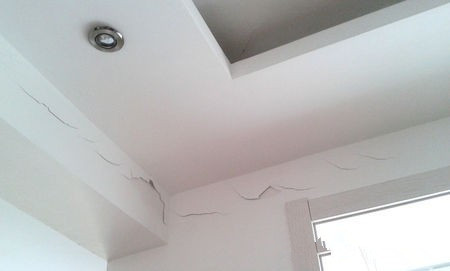 墻面乳膠漆開(kāi)裂是何原因？早知道早預(yù)防